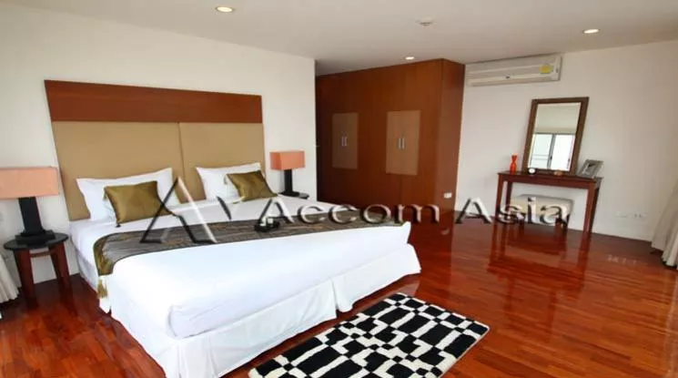 8  4 br Apartment For Rent in Silom ,Bangkok BTS Surasak at High-end Low Rise  1417307