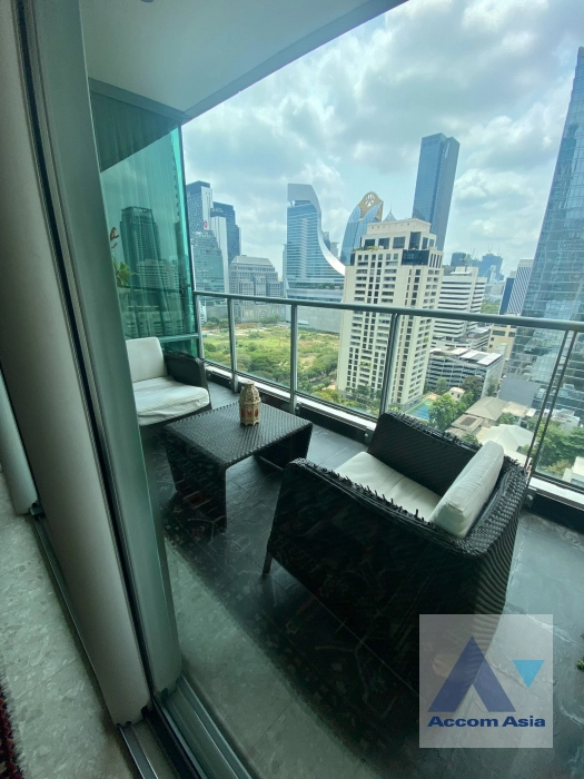 unit 4 Bedrooms  Condominium For Sale in Ploenchit, Bangkok  near BTS Chitlom (1517439)
