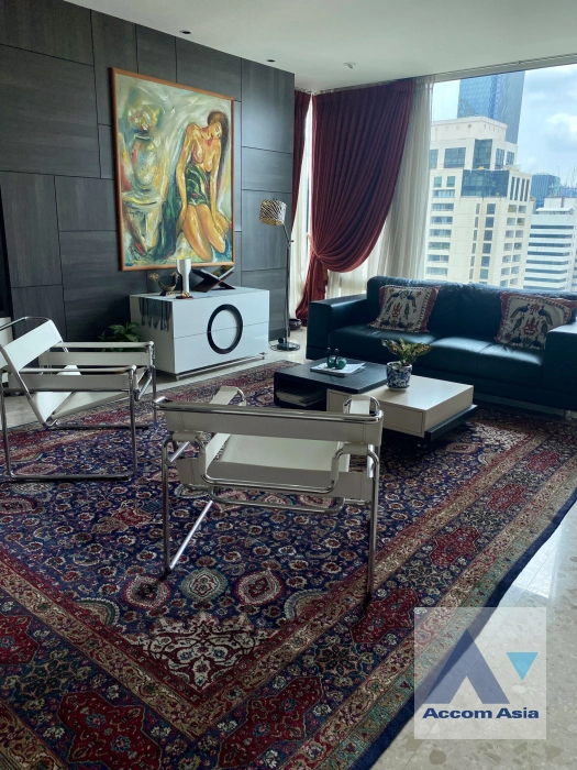 unit 4 Bedrooms  Condominium For Sale in Ploenchit, Bangkok  near BTS Chitlom (1517439)