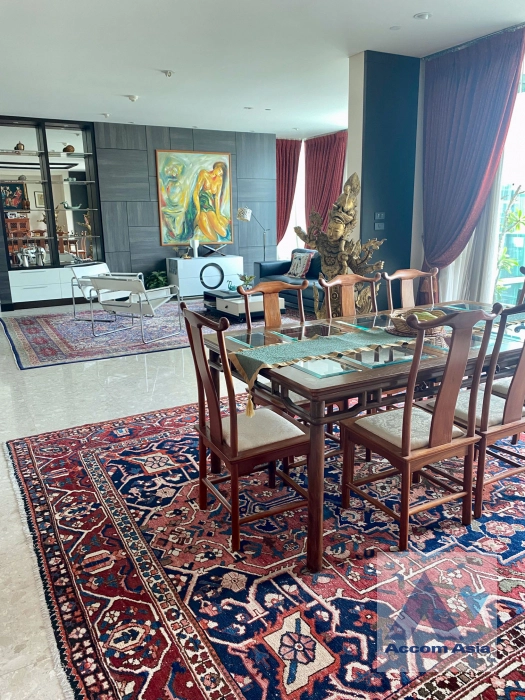 unit 4 Bedrooms  Condominium For Sale in Ploenchit, Bangkok  near BTS Chitlom (1517439)