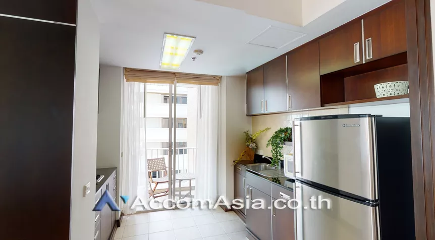  1 Bedroom  Condominium For Rent in Ploenchit, Bangkok  near BTS Chitlom (1517445)
