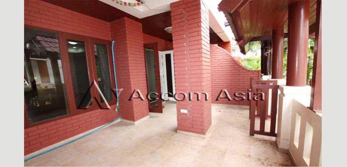 unit 4 Bedrooms  Townhouse For Rent in Sukhumvit, Bangkok  near BTS Phrom Phong (1817502)