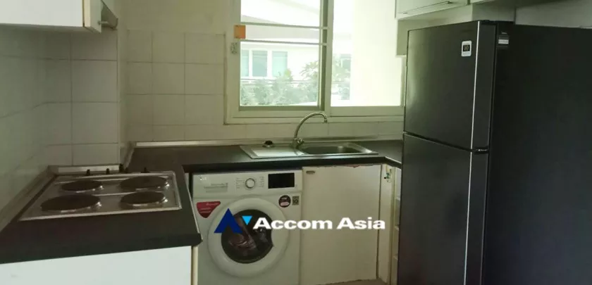 unit 4 Bedrooms  Condominium For Rent in Sathorn, Bangkok  near MRT Lumphini (1517592)