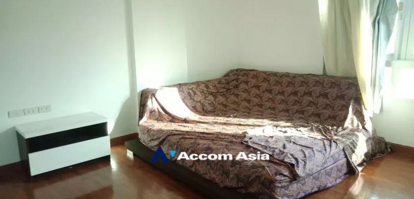 unit 4 Bedrooms  Condominium For Rent in Sathorn, Bangkok  near MRT Lumphini (1517592)