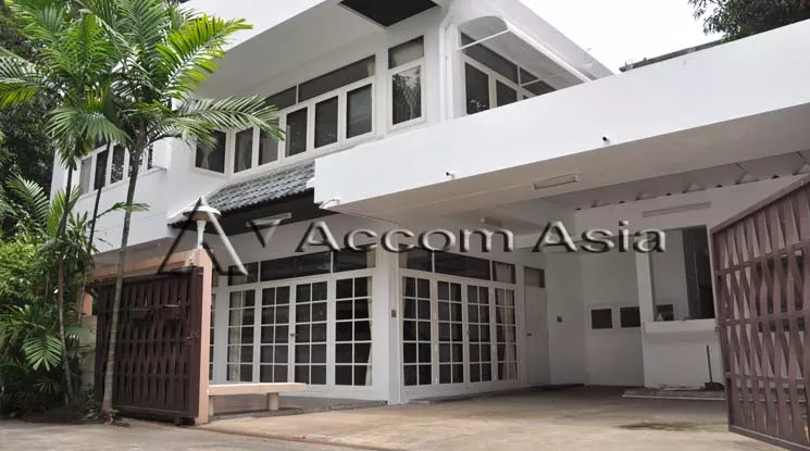 Pet friendly |  5 Bedrooms  House For Rent in Sukhumvit, Bangkok  near BTS Thong Lo (50109)