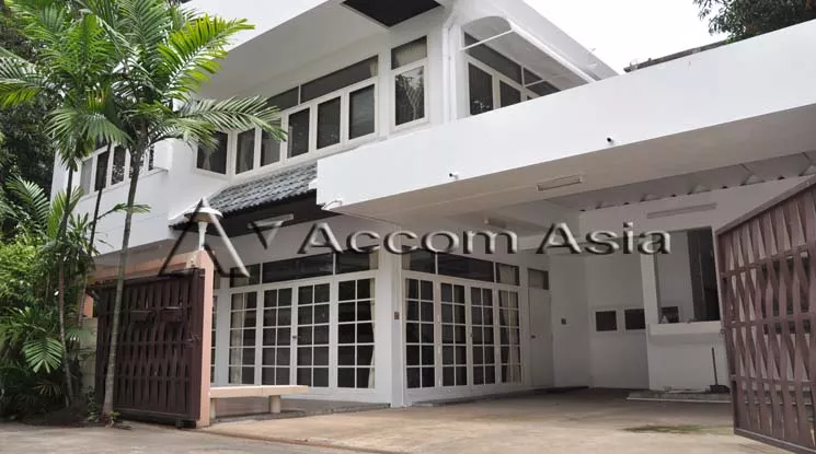 unitPet friendly |  5 Bedrooms  House For Rent & Sale in Sukhumvit, Bangkok  near BTS Thong Lo (50109)