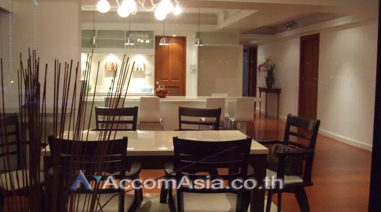  3 Bedrooms  Condominium For Rent in Charoenkrung, Bangkok  near BRT Rama IX Bridge (1517640)