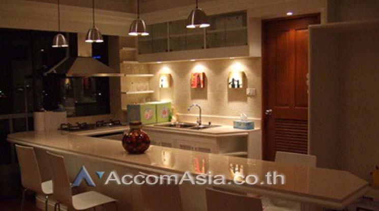 unit 3 Bedrooms  Condominium For Rent in Rama 3, Bangkok  near BRT Rama IX Bridge (1517640)