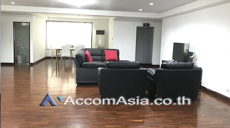 unit 4 Bedrooms  Apartment For Rent in Sukhumvit, Bangkok  near BTS Thong Lo (1517671)