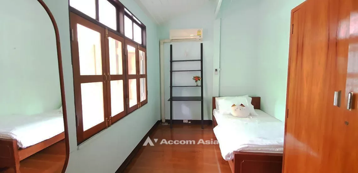 13  2 br House For Rent in ploenchit ,Bangkok BTS Ratchadamri 90266