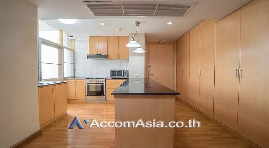 unit 2 Bedrooms  Apartment For Rent in Sukhumvit, Bangkok  near BTS Phrom Phong (1517706)