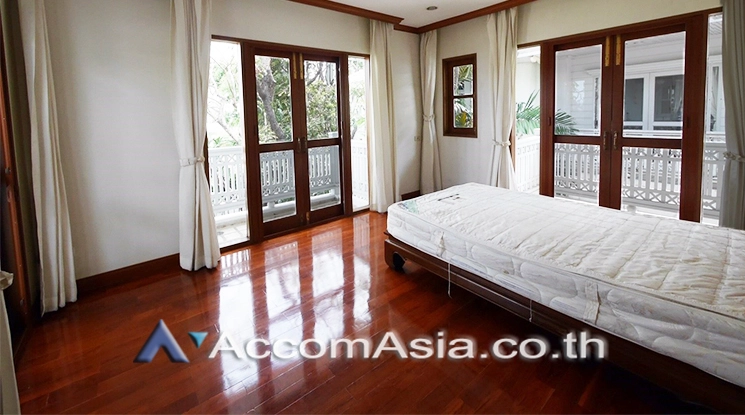 6  4 br House For Rent in Dusit ,Bangkok  at House by Chaophraya River 1817739