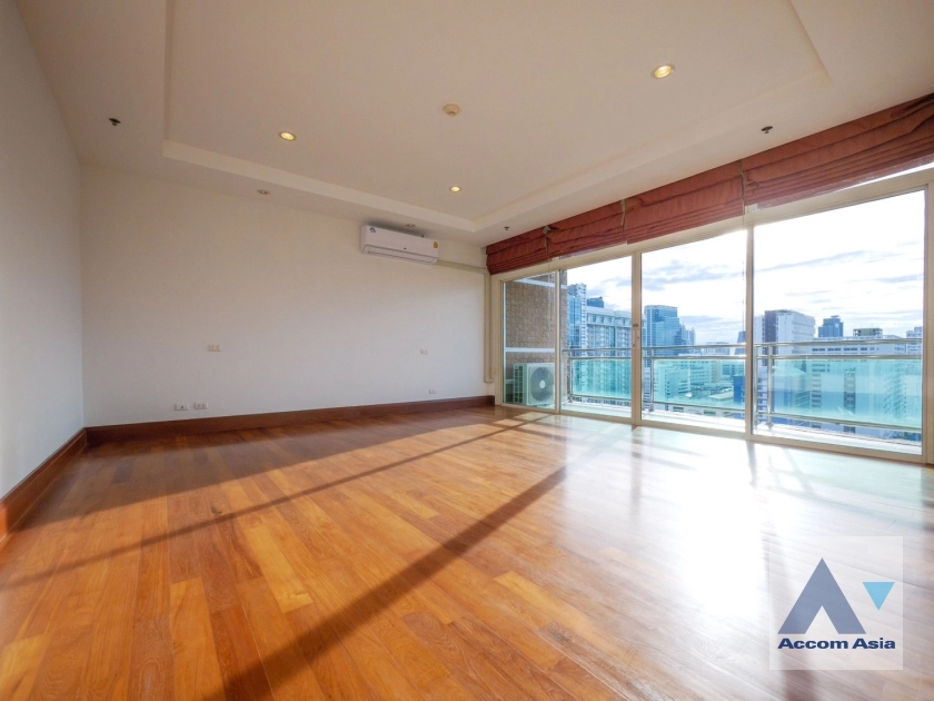 unit 3 Bedrooms  Condominium For Rent & Sale in Ploenchit, Bangkok  near BTS Ratchadamri (1517743)