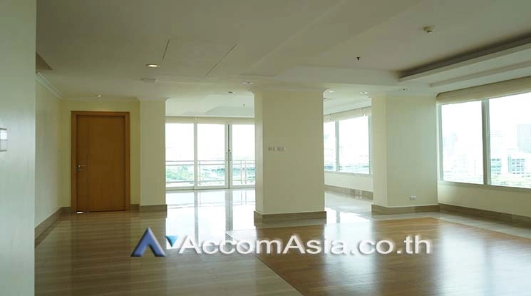 unit 4 Bedrooms  Condominium For Rent in Ploenchit, Bangkok  near BTS Ratchadamri (1517753)