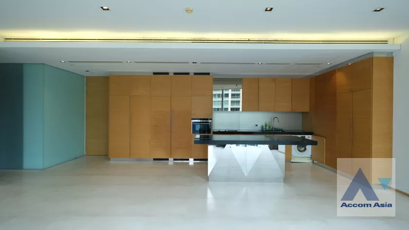 unit 2 Bedrooms  Condominium For Rent in Silom, Bangkok  near BTS Sala Daeng - MRT Silom (1517757)