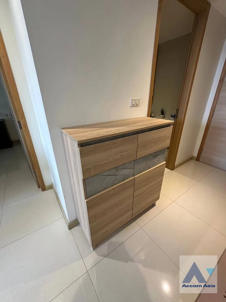 unit 1 Bedroom  Condominium For Rent & Sale in Sukhumvit, Bangkok  near BTS Ekkamai (AA26883)