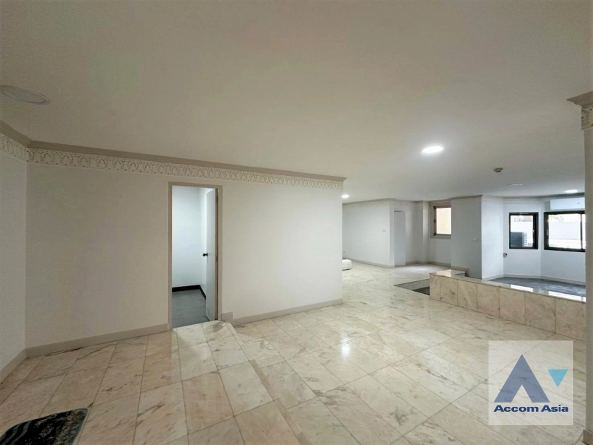 unit 2 Bedrooms  Condominium For Rent & Sale in Sukhumvit, Bangkok  near BTS Nana (1517805)