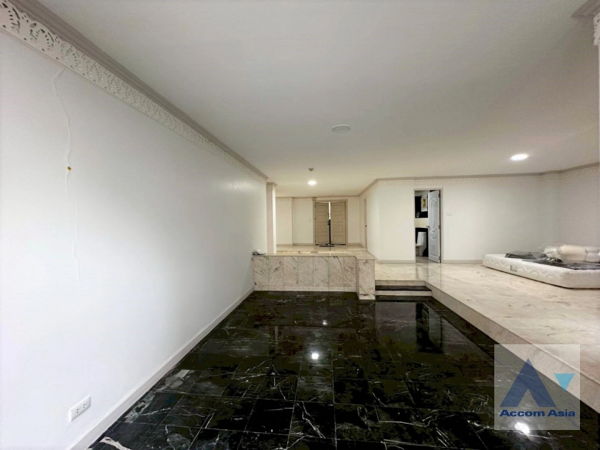 unit 2 Bedrooms  Condominium For Rent & Sale in Sukhumvit, Bangkok  near BTS Nana (1517805)