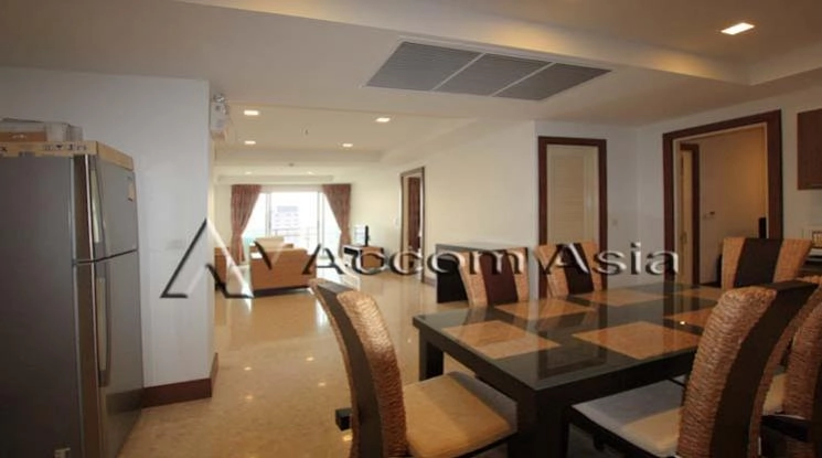 unit 2 Bedrooms  Condominium For Rent in Sukhumvit, Bangkok  near BTS Ekkamai (1517891)