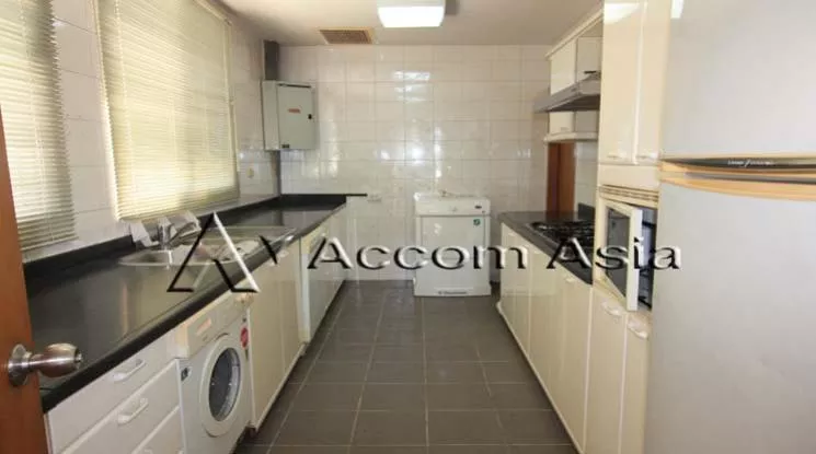 unit 3 Bedrooms  Apartment For Rent in Sathorn, Bangkok  near BTS Chong Nonsi (1417918)