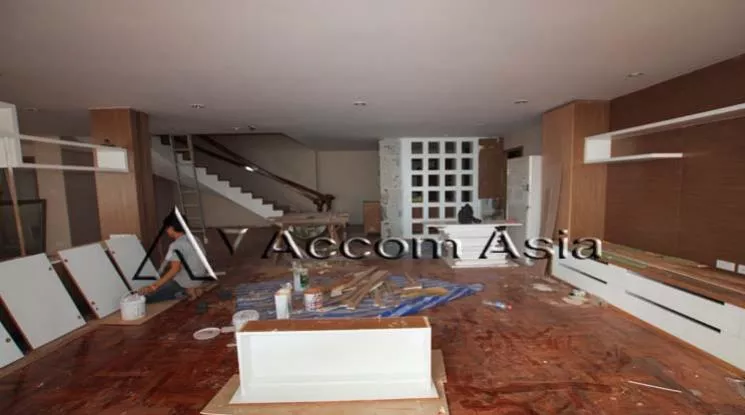 unit 3 Bedrooms  Apartment For Rent in Sukhumvit, Bangkok  near BTS Phrom Phong (1417945)