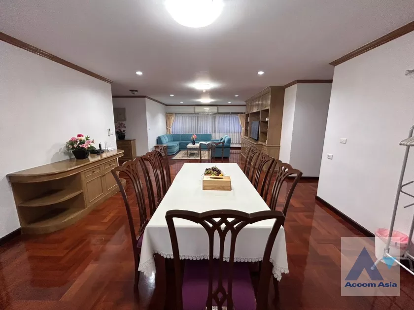  3 Bedrooms  Apartment For Rent in Sukhumvit, Bangkok  near BTS Thong Lo (1417973)