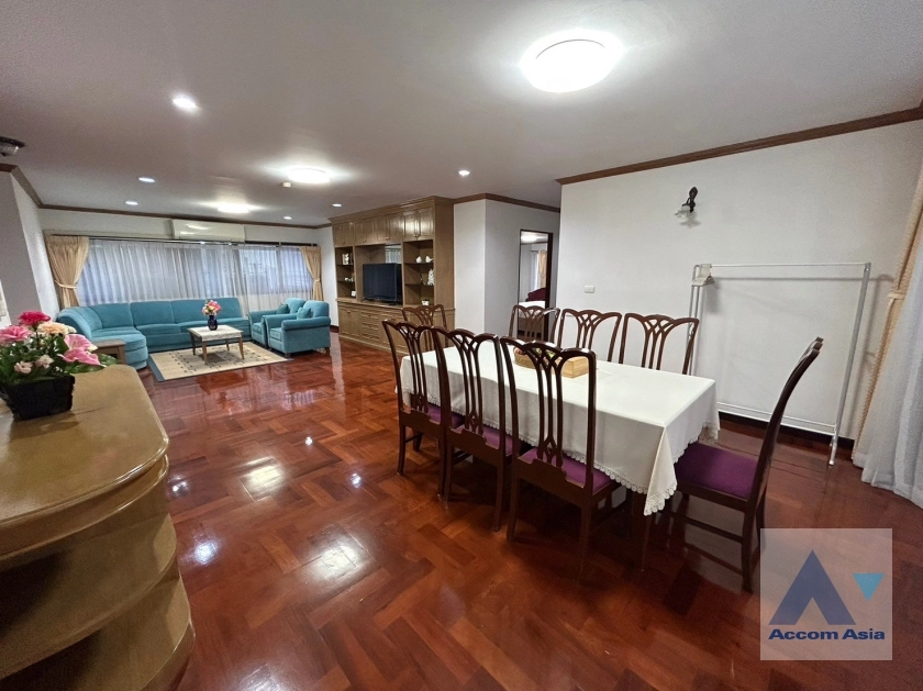 unit 3 Bedrooms  Apartment For Rent in Sukhumvit, Bangkok  near BTS Thong Lo (1417973)