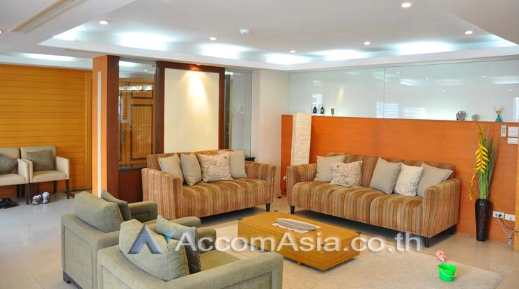 unit 3 Bedrooms  Condominium For Rent in Sukhumvit, Bangkok  near BTS Asok - MRT Sukhumvit (1518010)
