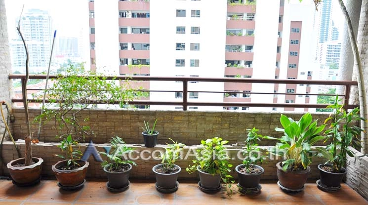 unit 3 Bedrooms  Condominium For Rent in Sukhumvit, Bangkok  near BTS Asok - MRT Sukhumvit (1518010)