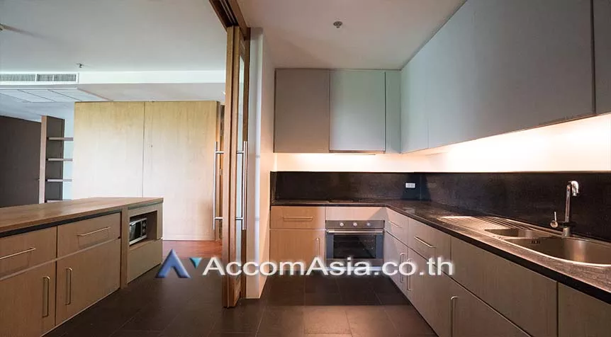  3 Bedrooms  Apartment For Rent in Sukhumvit, Bangkok  near BTS Thong Lo (1418019)