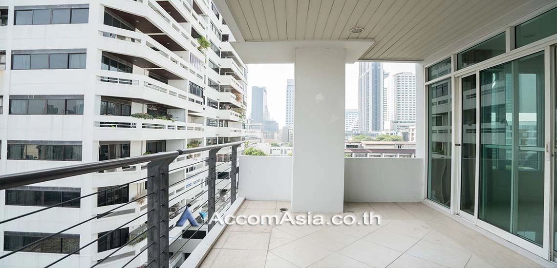  4 Bedrooms  Apartment For Rent in Sukhumvit, Bangkok  near BTS Asok - MRT Sukhumvit (1418027)