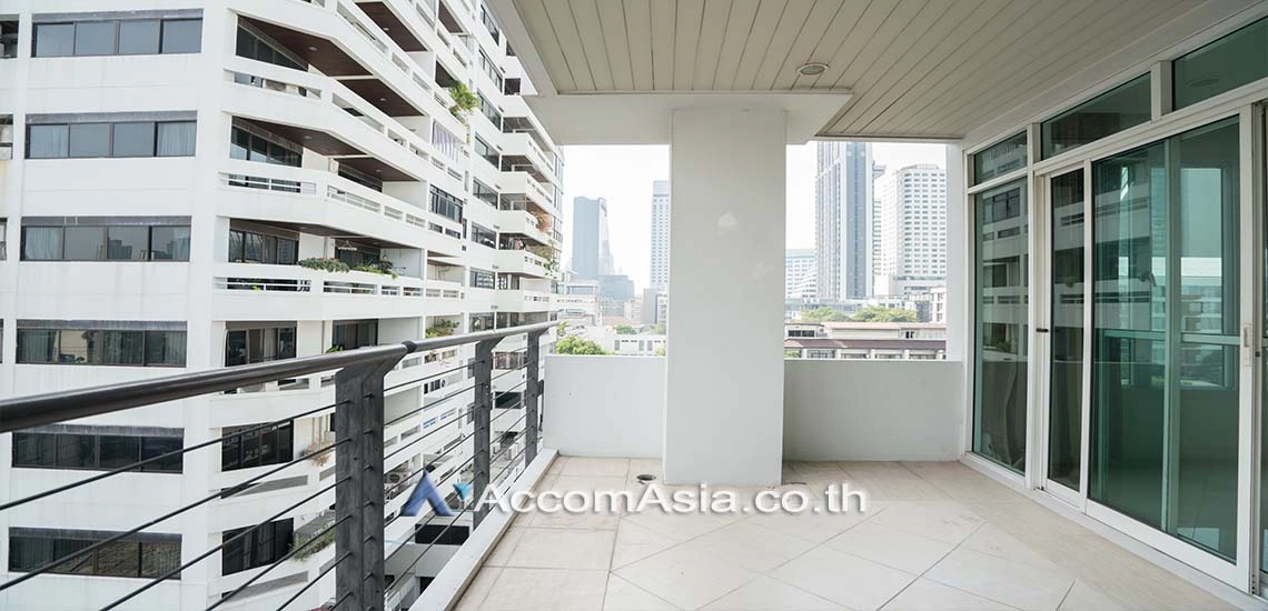 unit 4 Bedrooms  Apartment For Rent in Sukhumvit, Bangkok  near BTS Asok - MRT Sukhumvit (1418027)