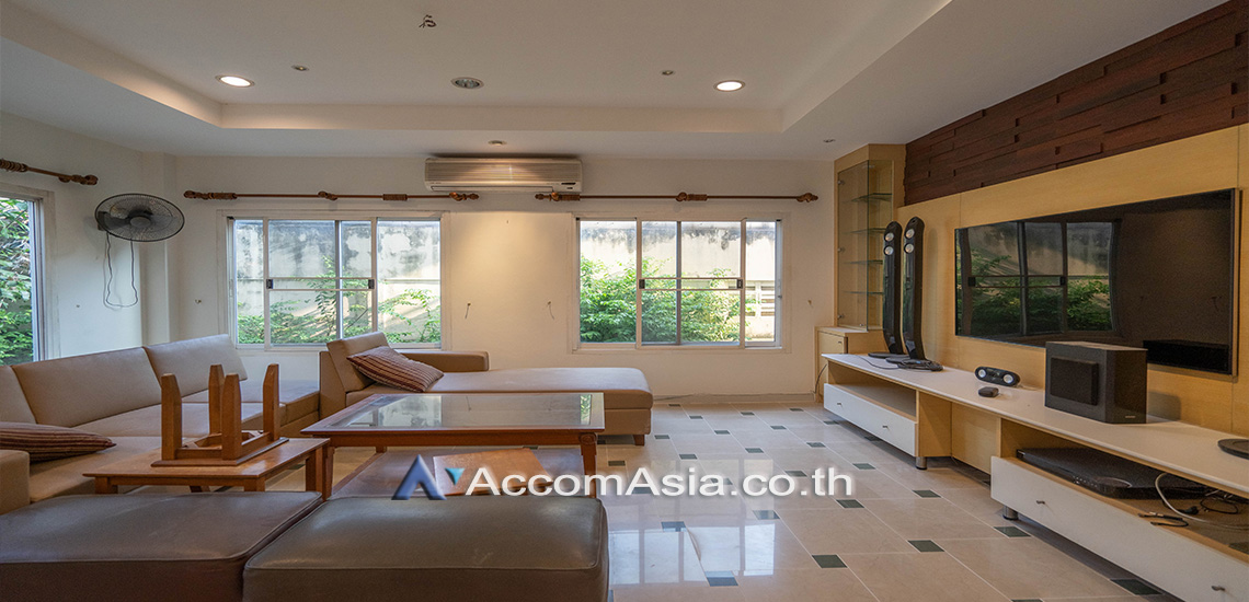 4 Bedrooms  House For Rent & Sale in sukhumvit ,BangkokBTS-Phra khanong- 2318119