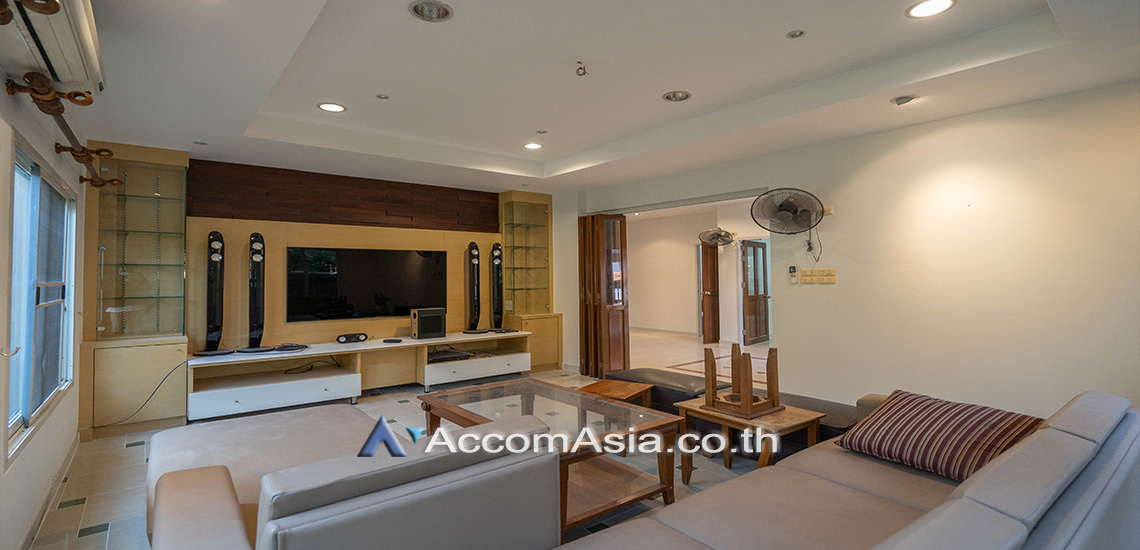  4 Bedrooms  House For Rent & Sale in sukhumvit ,BangkokBTS-Phra khanong- 2318119