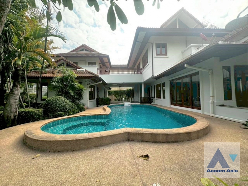 unitHome Office, Private Swimming Pool, Pet friendly |  4 Bedrooms  House For Rent & Sale in New Phetchaburi, Bangkok  near ARL Ramkhamhaeng (1918121)