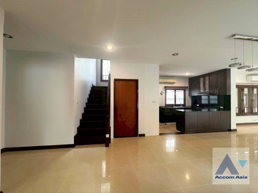 unitHome Office, Private Swimming Pool, Pet friendly |  4 Bedrooms  House For Rent & Sale in New Phetchaburi, Bangkok  near ARL Ramkhamhaeng (1918121)