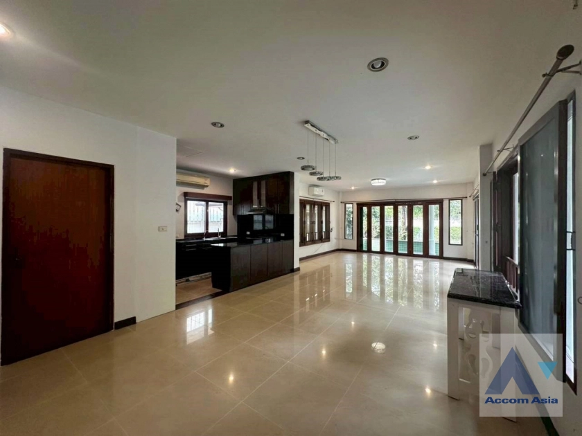 unitHome Office, Private Swimming Pool, Pet friendly |  4 Bedrooms  House For Rent & Sale in New Phetchaburi, Bangkok  near ARL Ramkhamhaeng (1918121)