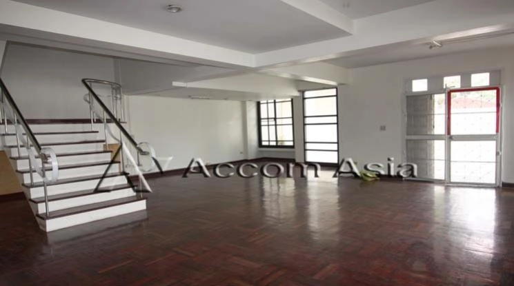 unitHome Office |  3 Bedrooms  House For Rent in Sukhumvit, Bangkok  near BTS Phrom Phong (1718124)