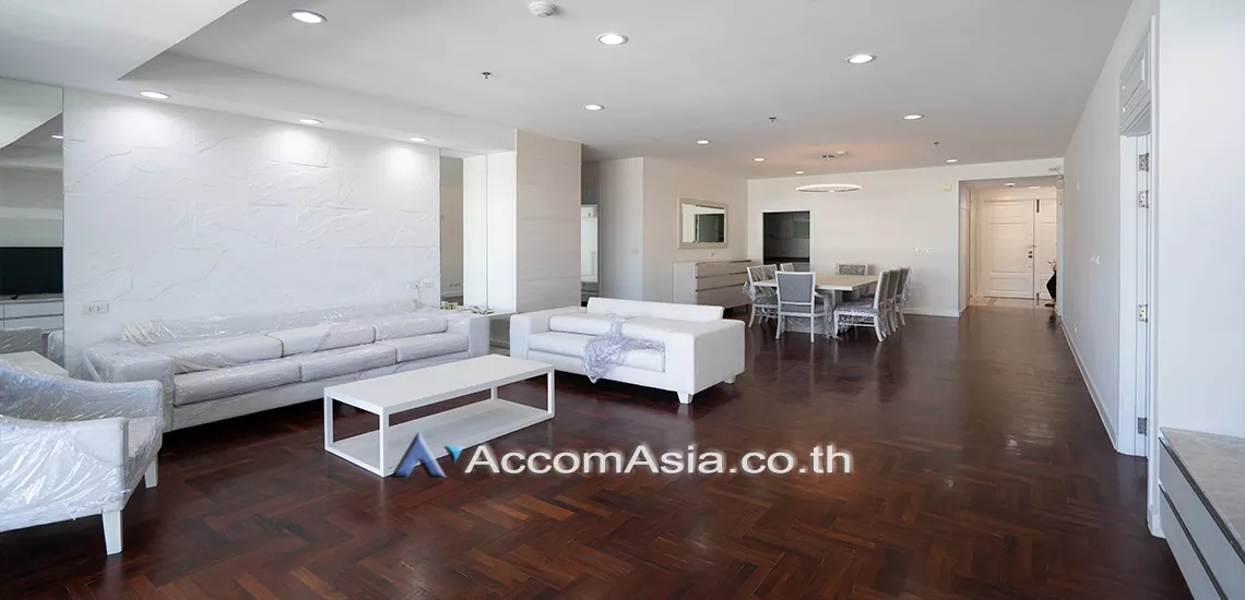  4 Bedrooms  Apartment For Rent in Sukhumvit, Bangkok  near BTS Phrom Phong (1418150)