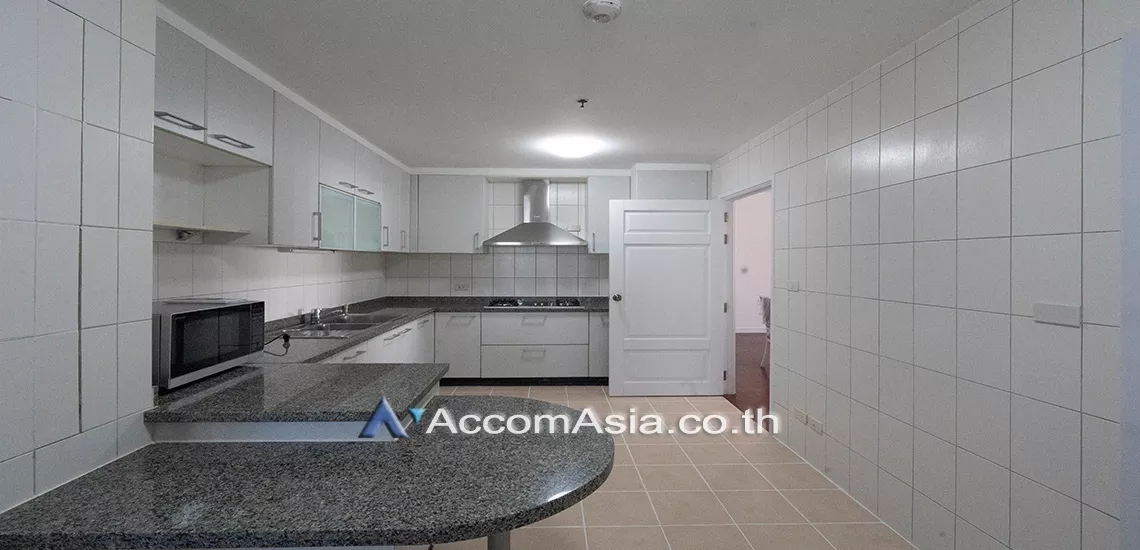 4 Bedrooms  Apartment For Rent in Sukhumvit, Bangkok  near BTS Phrom Phong (1418150)
