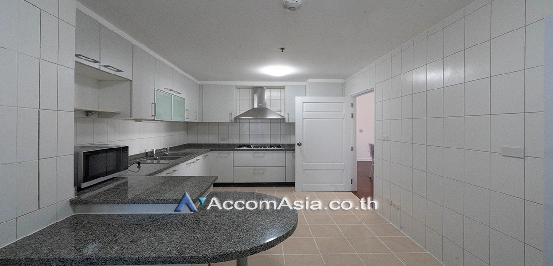 unit 4 Bedrooms  Apartment For Rent in Sukhumvit, Bangkok  near BTS Phrom Phong (1418150)