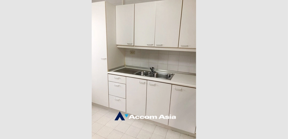 unit 3 Bedrooms  Apartment For Rent in Ploenchit, Bangkok  near BTS Chitlom (1418152)