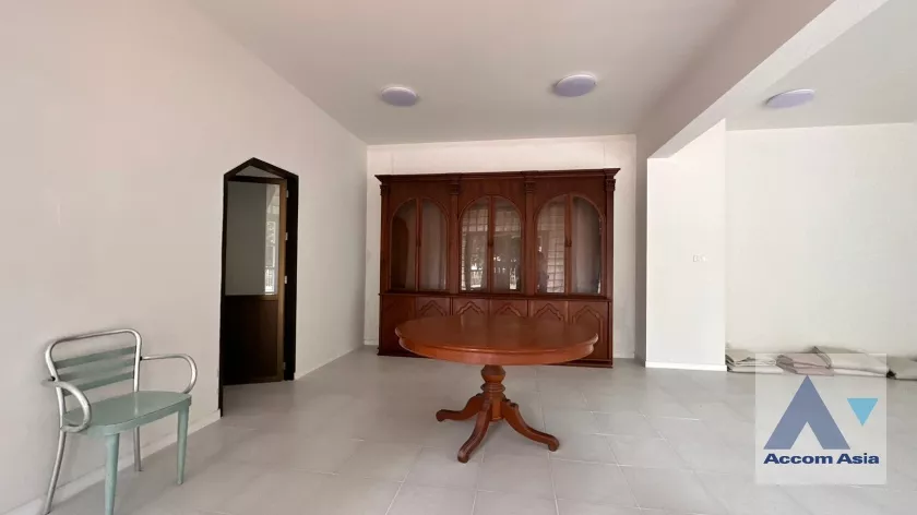 Home Office, Pet friendly |  3 Bedrooms  Townhouse For Rent in Phaholyothin, Bangkok  near BTS Ari (1818219)