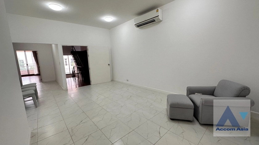 5  3 br Townhouse For Rent in Phaholyothin ,Bangkok BTS Ari at Townhouse Phaholyothin 1818221