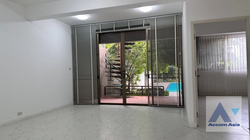 Home Office, Pet friendly |  3 Bedrooms  Townhouse For Rent in Phaholyothin, Bangkok  near BTS Ari (1818223)