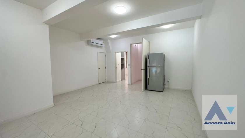 6  6 br Townhouse for rent and sale in Phaholyothin ,Bangkok BTS Ari at Townhouse Phaholyothin 1818223