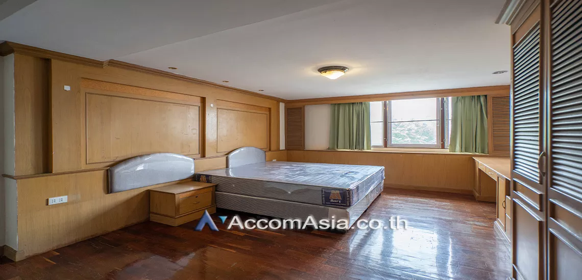 8  4 br Apartment For Rent in Sathorn ,Bangkok BTS Chong Nonsi at Pool and Greenery 10157