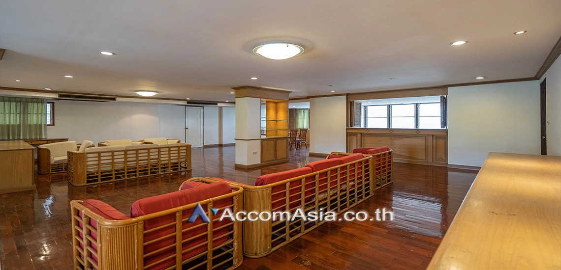  4 Bedrooms  Apartment For Rent in Sathorn, Bangkok  near BTS Chong Nonsi (10157)