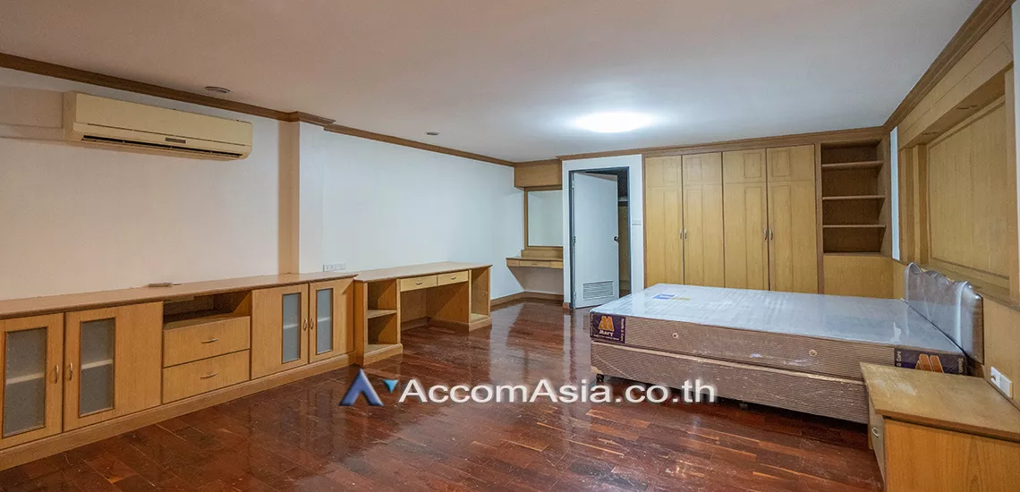7  4 br Apartment For Rent in Sathorn ,Bangkok BTS Chong Nonsi at Pool and Greenery 10157