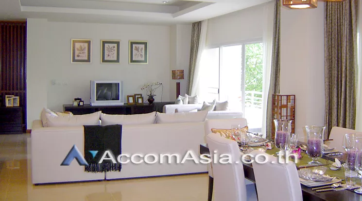 unit 3 Bedrooms  Apartment For Rent in Sathorn, Bangkok  near BTS Chong Nonsi (10158)